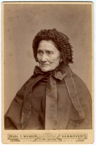 Karl F. Wunder KAB Alte Dame mit Haube