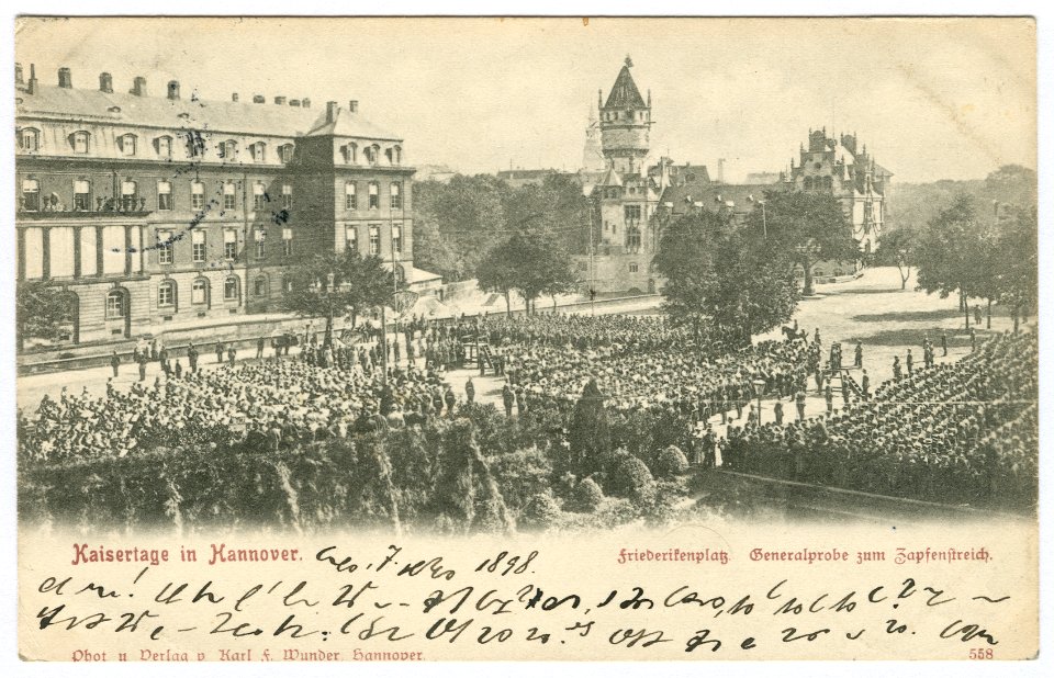 Karl F. Wunder PC 0558 Kaisertage in Hannover. Friederikenplatz. Generalprobe zum Zapfenstreich