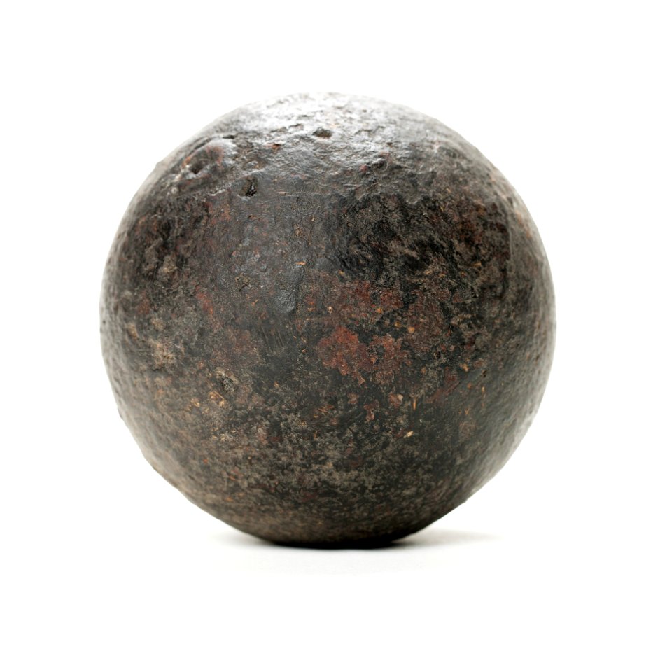 Kanonkula från 1600-talet s.k. lod, av järn, 90 mm i diameter - Skoklosters slott - 97150