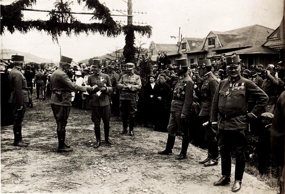 Karl I. besuchte zwischen dem 14.6.1917 und dem 18.6.1917 Stationen an der Südostfront. Am 17.6.1917 war er in Dorna Kandreny (BildID 15565667)