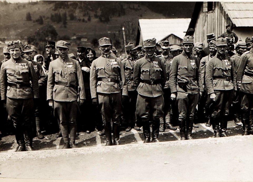 Karl I. besuchte zwischen dem 14.6.1917 und dem 18.6.1917 Stationen an der Südostfront. Am 17.6.1917 war er in Dorna Kandreny (BildID 15565695)
