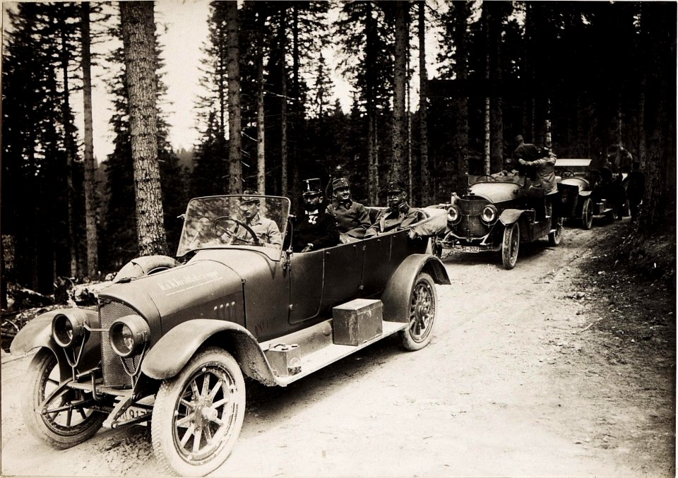 Karl I. während seines Besuchs in Südtirol am 26.6.1917 (BildID 15565730)