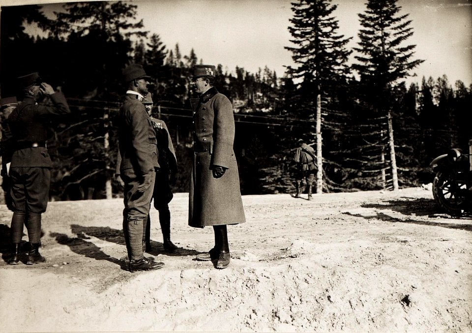 Karl I. während seines Besuchs in Südtirol am 26.6.1917 (BildID 15565765)