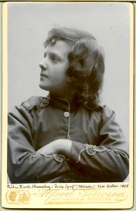 Karla Strandberg, rollporträtt - SMV - H8 035
