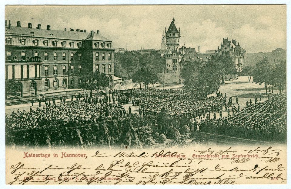 Karl F. Wunder PC 0558 Kaisertage in Hannover. Friederikenplatz. Generalprobe zum Zapfenstreich. II