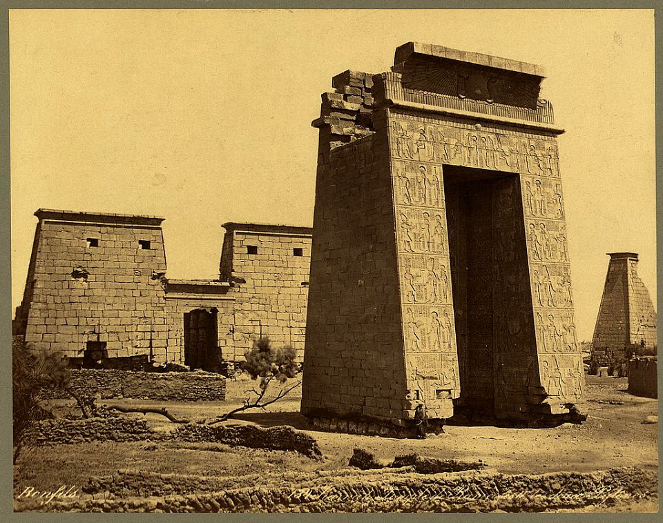 Karnak. Temple de Ramessés IV, deux Pylônes - Bonfils. LCCN2004667888