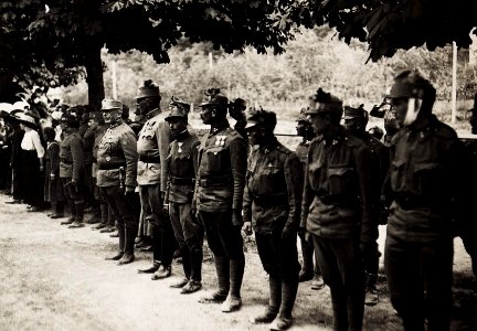 Karl I. besucht am 26.6.1917 die Front in Südtirol. Hier macht er Station in Levico (BildID 15565836)