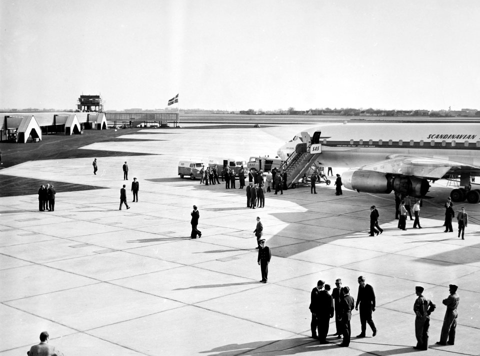 Kastrup Airport CPH, Copenhagen. Inauugural 1960-04-30. Airside, at the platform. SAS DC-8-33 Dan Viking, OY-KTA (2)