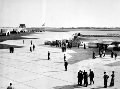 Kastrup Airport CPH, Copenhagen. Inauugural 1960-04-30. Airside, at the platform. SAS DC-8-33 Dan Viking, OY-KTA (2)