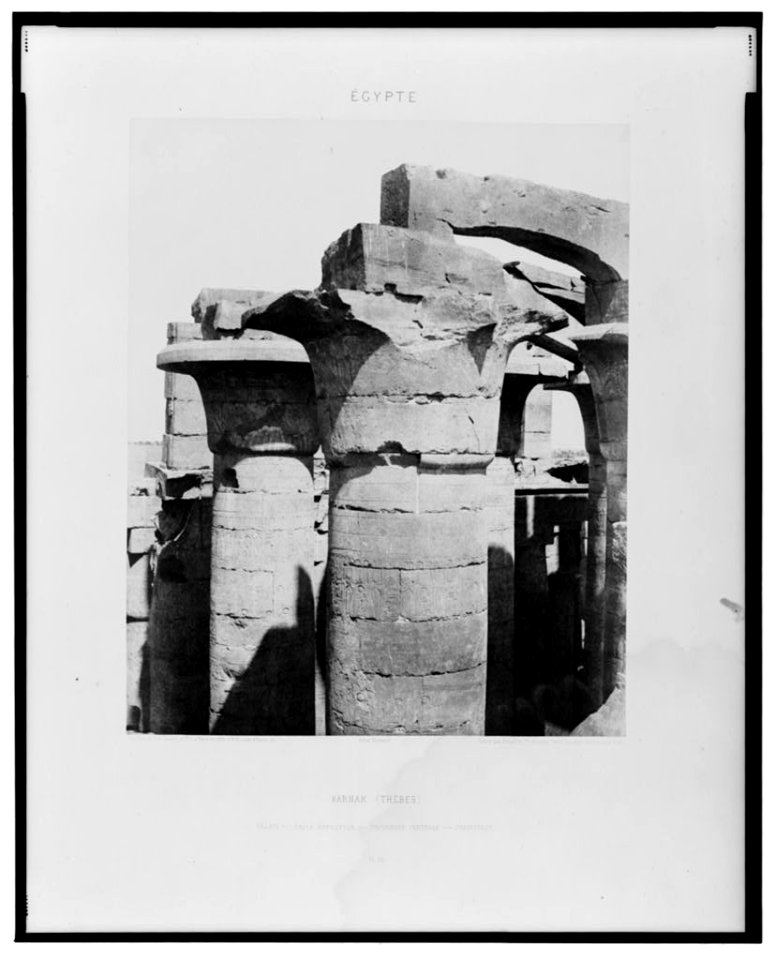 Karnak (Thèbes) - palais - salle hypostyle - colonnade centrale - chapiteaux - Félix Teynard. LCCN2001695299