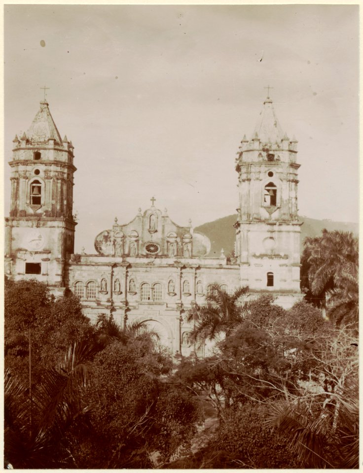 Katedralen. Ant., Die Katedrale, vom Hotellfenster aus gesehen. Panama City - SMVK - 0249.b.0002