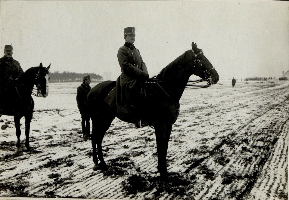 Karl I. besucht die in Altbunzlau und Brandeis stationierten Lothringer Dragoner, 26.3.1917 (BildID 15551351)