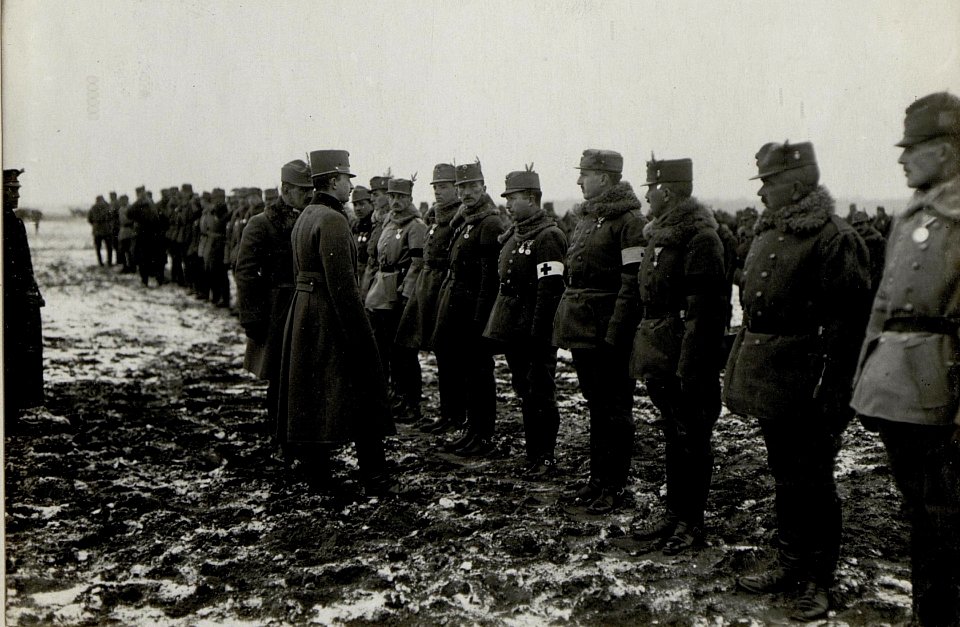 Karl I. besucht die in Altbunzlau und Brandeis stationierten Lothringer Dragoner, 26.3.1917 (BildID 15551435)