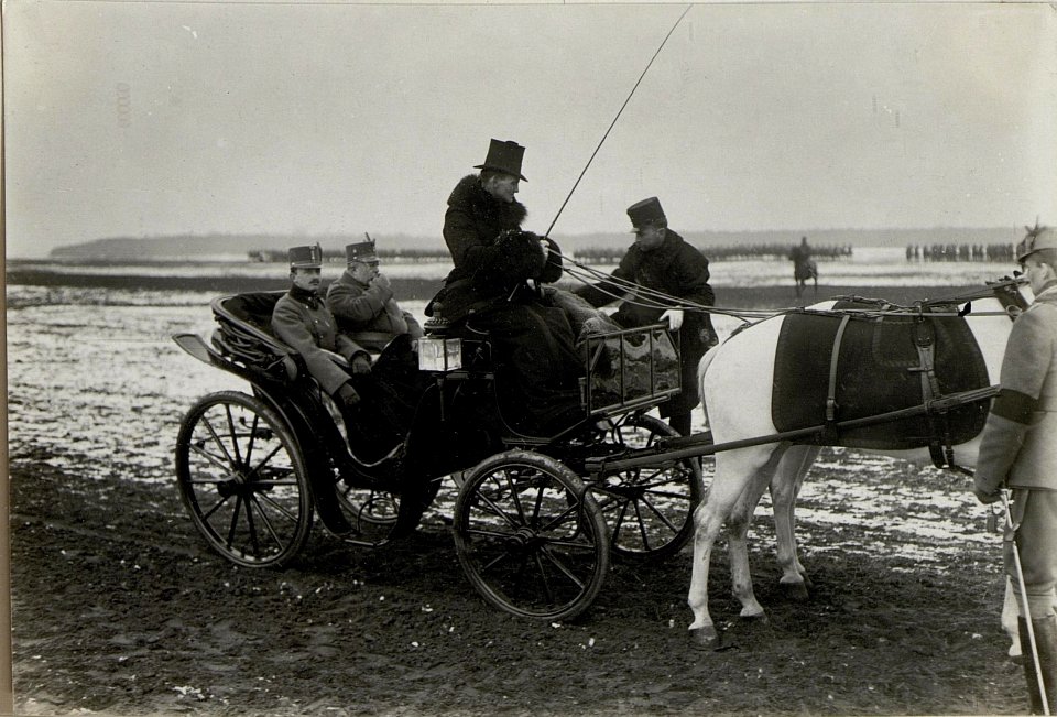 Karl I. besucht die in Altbunzlau und Brandeis stationierten Lothringer Dragoner, 26.3.1917 (BildID 15551519)