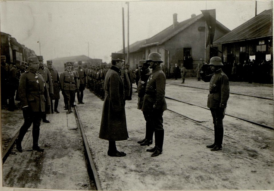 Karl I. besucht die kaiserlich deutsche Südarmee in Chodoriw, 3.5.1917 (BildID 15552632)