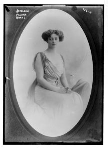Kathleen Pelham Burns, cameo portrait LCCN2014683495
