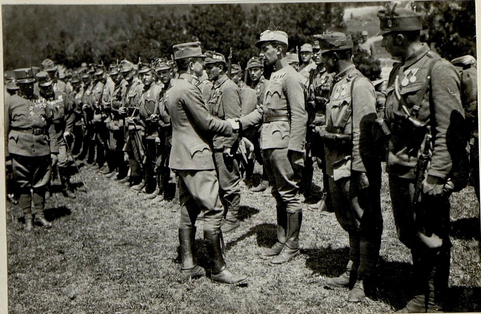 Karl I. besucht Folgaria (Vielgereuth), 15.5.1917 (BildID 15553010)