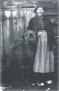 Katharina Köfler - Kasbichl - mit Steinschafwidder - 1913