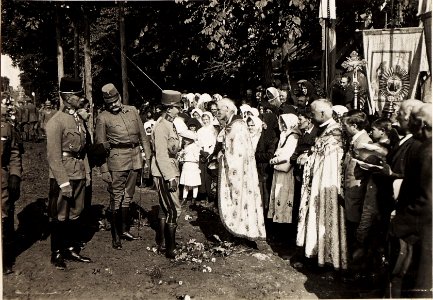 Karl I. besucht Jezierna am 30.7.1917 unmittelbar nach der erfolgreichen Gegenoffensive in Galizien (BildID 15566662)