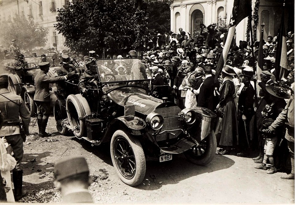 Karl I. besuchte in der Zeit vom 14.6. bis 18.6.1917 mehrere Stationen an der Südostfront. Am 17.6. war er in Bestereze (BildID 15565646)