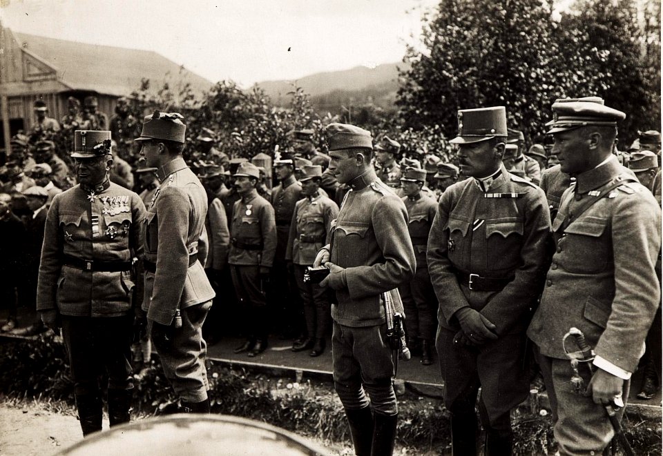 Karl I. besuchte zwischen dem 14.6.1917 und dem 18.6.1917 Stationen an der Südostfront. Am 17.6.1917 war er in Dorna Kandreny (BildID 15565688)