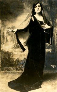Katherina Lynbrook, singer (SAYRE 5398)