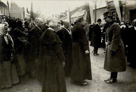 Karl I. in Altbunzlau anlässlich seines Besuches der Lothringer Dragoner, 26.3.1917 (BildID 15551540)