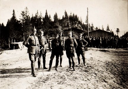 Karl I. während seines Besuchs in Südtirol am 26.6.1917 (BildID 15565786)