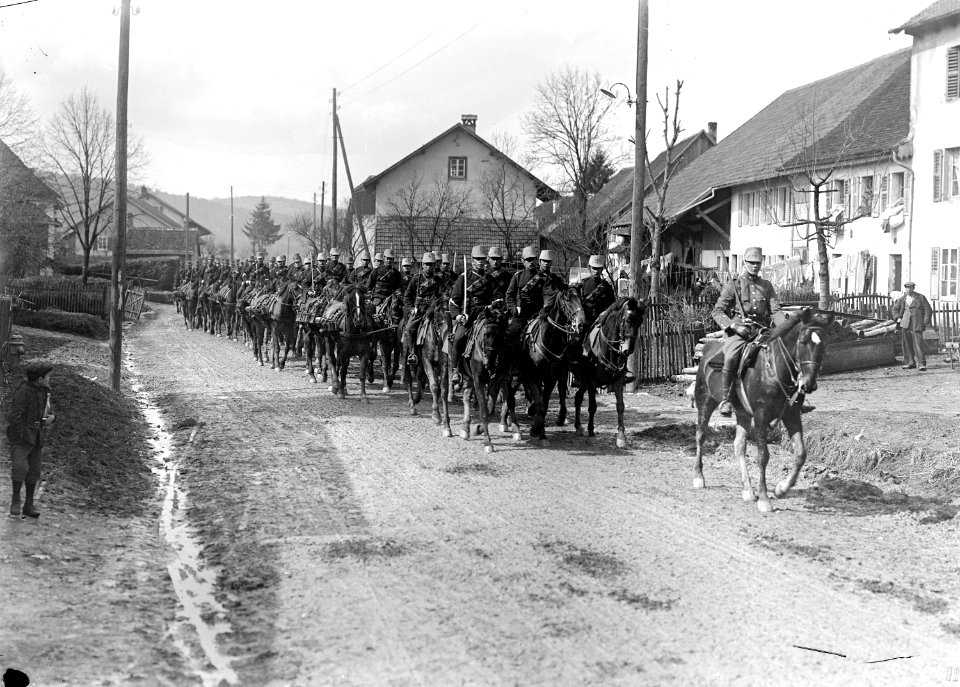 Kavallerie Mitrailleure auf dem Marsch - CH-BAR - 3238394