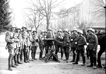 Kavallerie Mitrailleuren mit Maschinengewehr - CH-BAR - 3241485