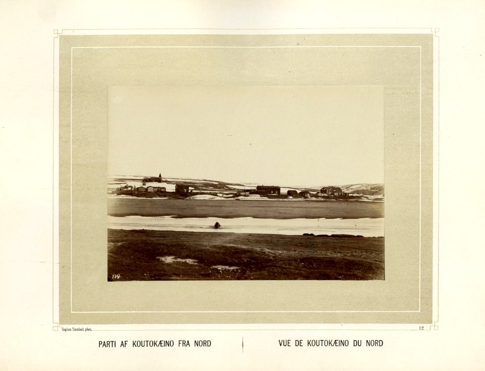 Kautokeino sett fra nord med elv og bebyggelse - Norsk folkemuseum - NF.15006-013