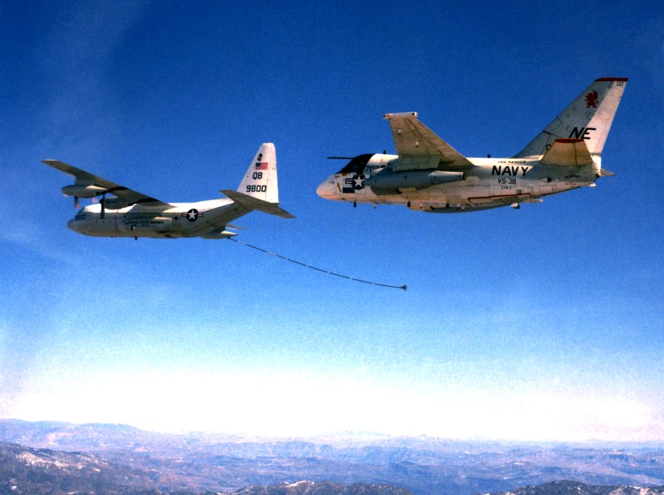 KC-130F VMGR-352 refuels VS-38 S-3A 1989