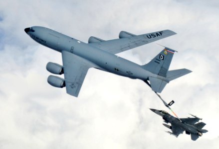 KC-135 refuels an F-16 Fighting Falcon