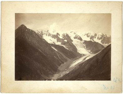 Kartoumski Alps from the crest of the White Berel Mts. LCCN99615695