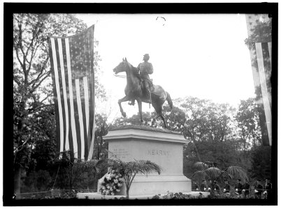 KEARNEY, PHILIP. MAJ., U.S.A. STATUE OF KEARNEY IN ARLINGTON, DEDICATED IN 1914 LCCN2016865950