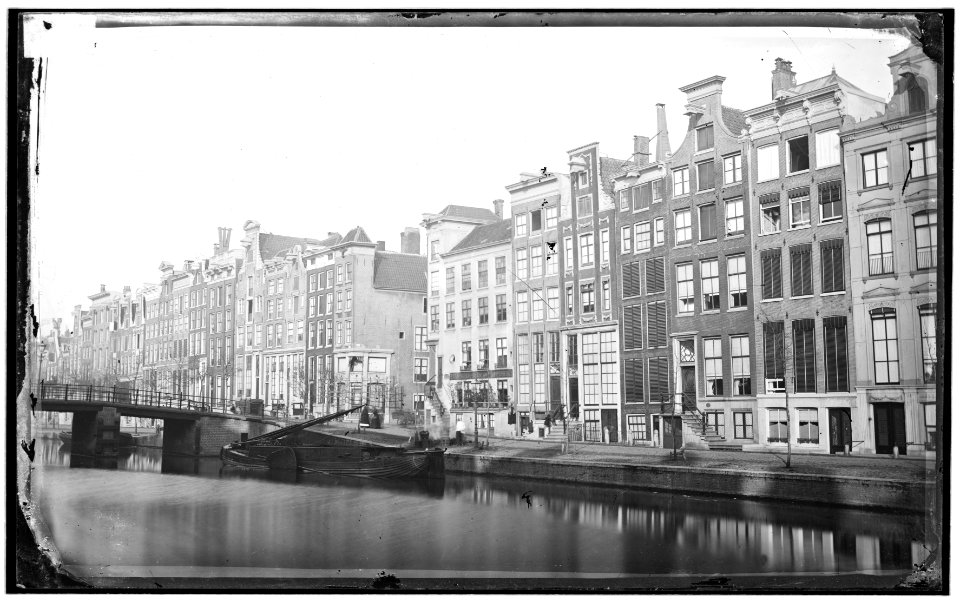Keizersgracht 429-473 gezien naar Brug 43 in de Leidsestraat