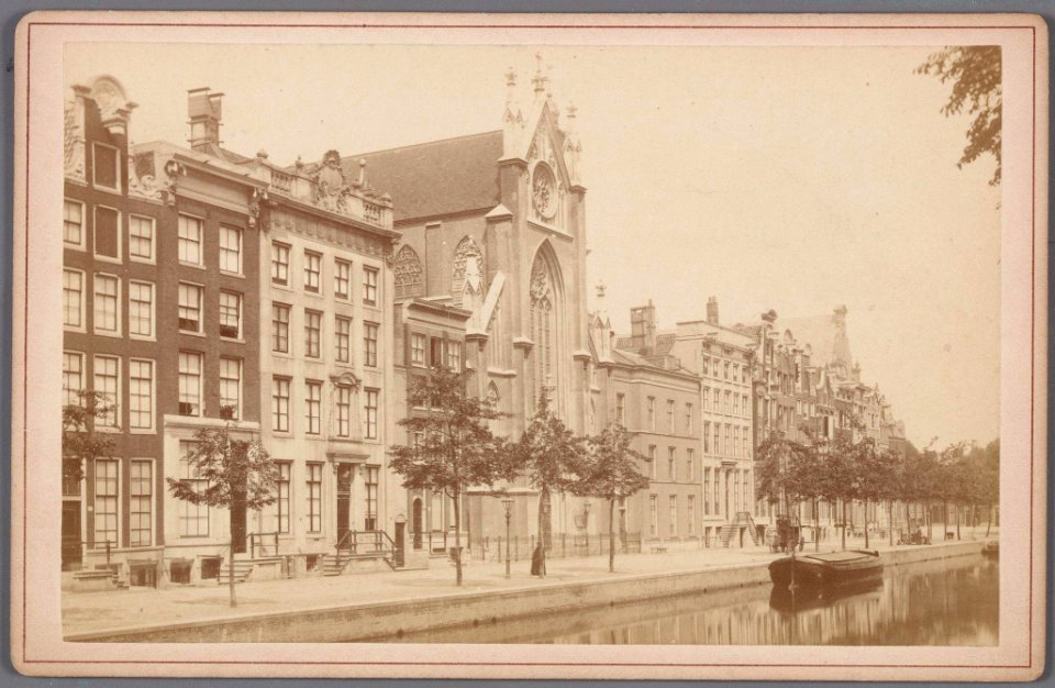 Keizersgracht tussen Reestraat en Westermarkt met in het midden de Onze-Lieve-Vrouwekerk der Redemptoristen, Keizersgracht 220