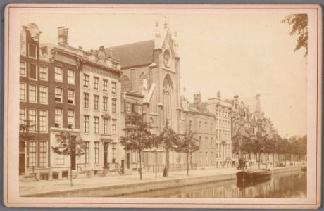 Keizersgracht tussen Reestraat en Westermarkt met in het midden de Onze-Lieve-Vrouwekerk der Redemptoristen, Keizersgracht 220