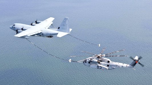 KC-130 refuels CH-53K-King-Stallion