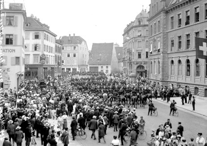 Kavallerie nach dem Defilee am Petersgraben - CH-BAR - 3237371