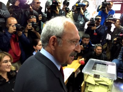 Kemal Kılıçdaroğlu voting, 1 November 2015 photo
