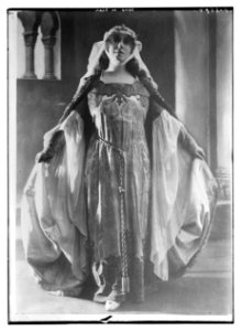 Kemp as Elsa LCCN2014715953