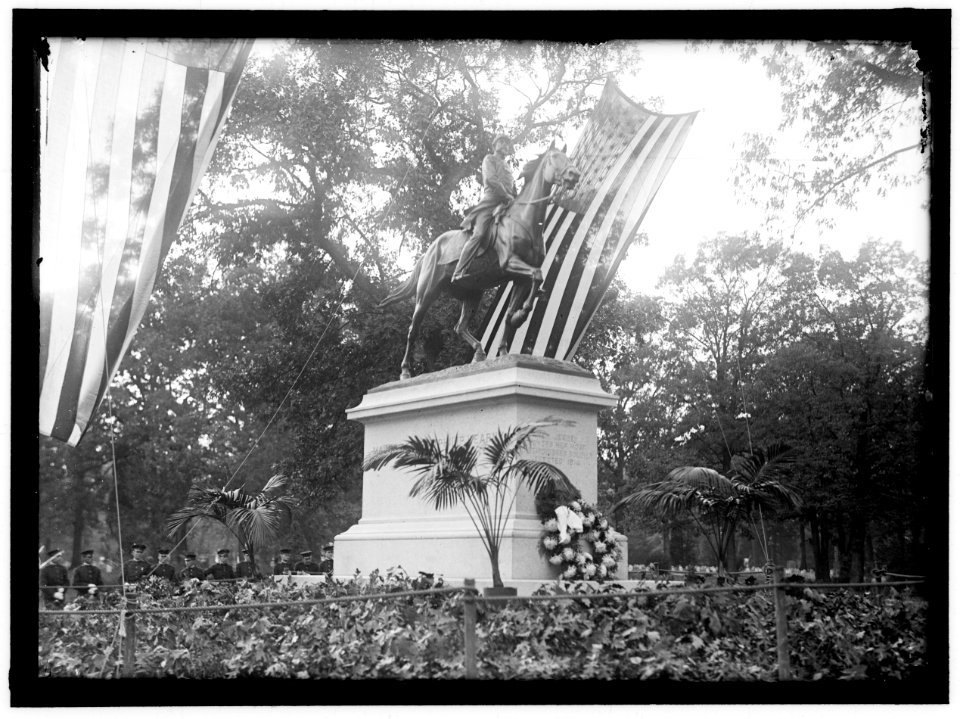 KEARNEY, PHILIP. MAJ., U.S.A. STATUE OF KEARNEY IN ARLINGTON, DEDICATED IN 1914 LCCN2016865949
