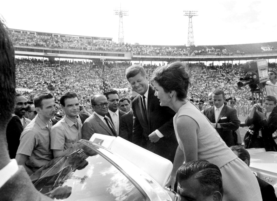 Kennedy greet 2506 Brigade (1962-12-29)