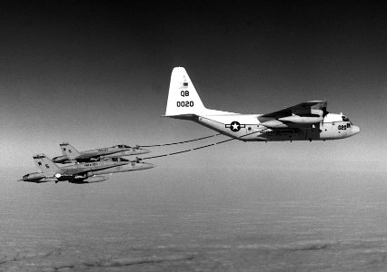 KC-130R VMGR-352 refueling VMFA-323 F-18As 1986