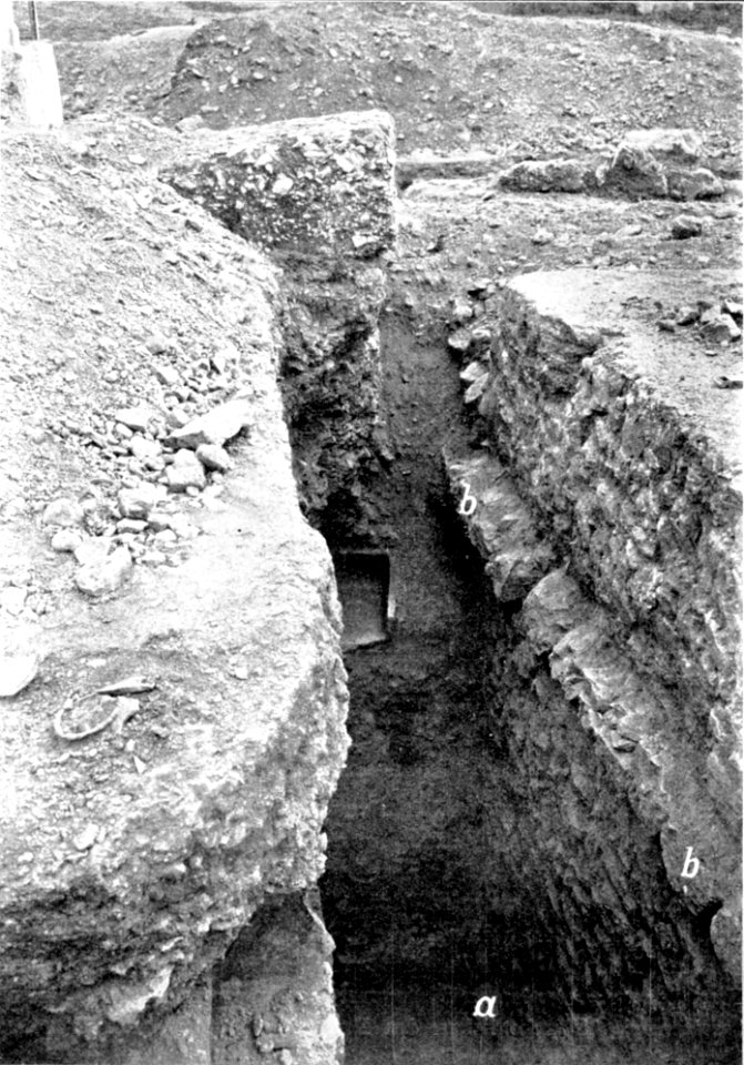 Kerameikos Terrassenmauer zwischen Bezirk XII und XIII (Der Friedhof am Eridanos, Abb. 17)