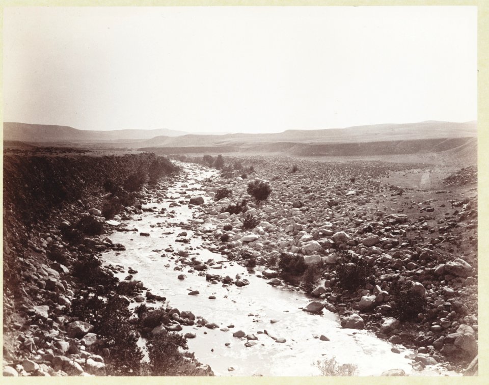 Kern River, the Cascades, with the Sierra foot hills in background LCCN93514444