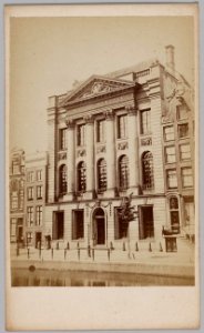 Keizersgracht 322-326 (v.r.n.l.) met op nummer 324 verenigingsgebouw Felix Meritis
