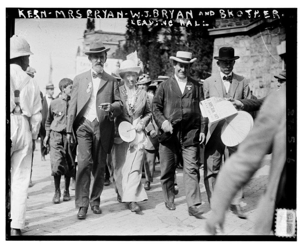 Kern, Mrs. Bryan, W.J. Bryan, and brother leaving hall LCCN2014693257