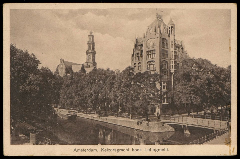 Keizersgracht hoek Leliegracht met op de achtergrond de Westerkerk. Uitgave B. Brouwer, Hemonystraat 47, Amsterdam, Afb PBKD00292000015
